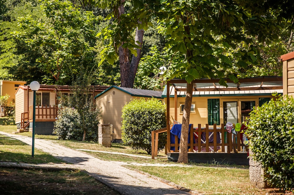 hu i pini village