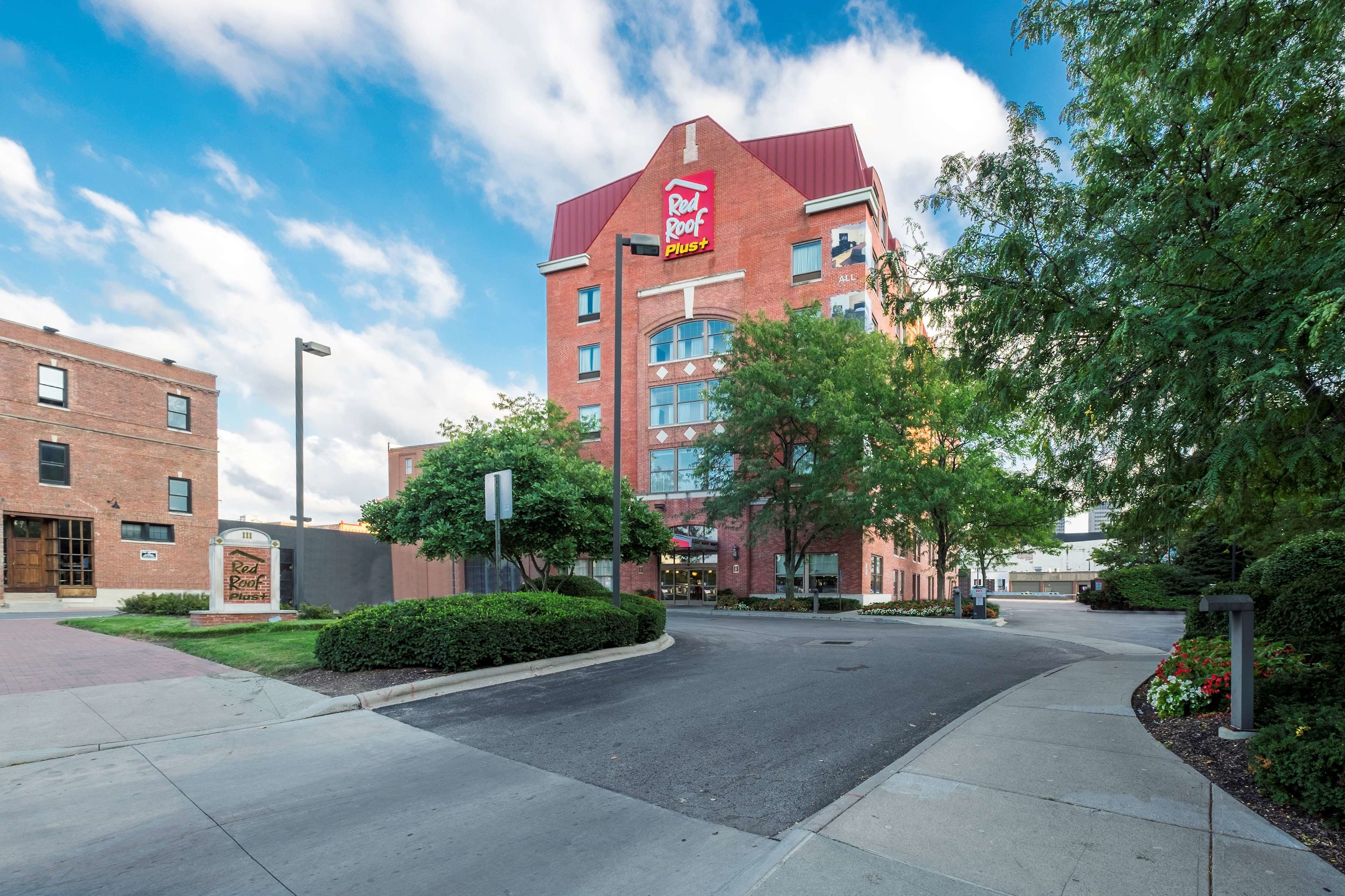 red roof inn plus columbus downtown convention center