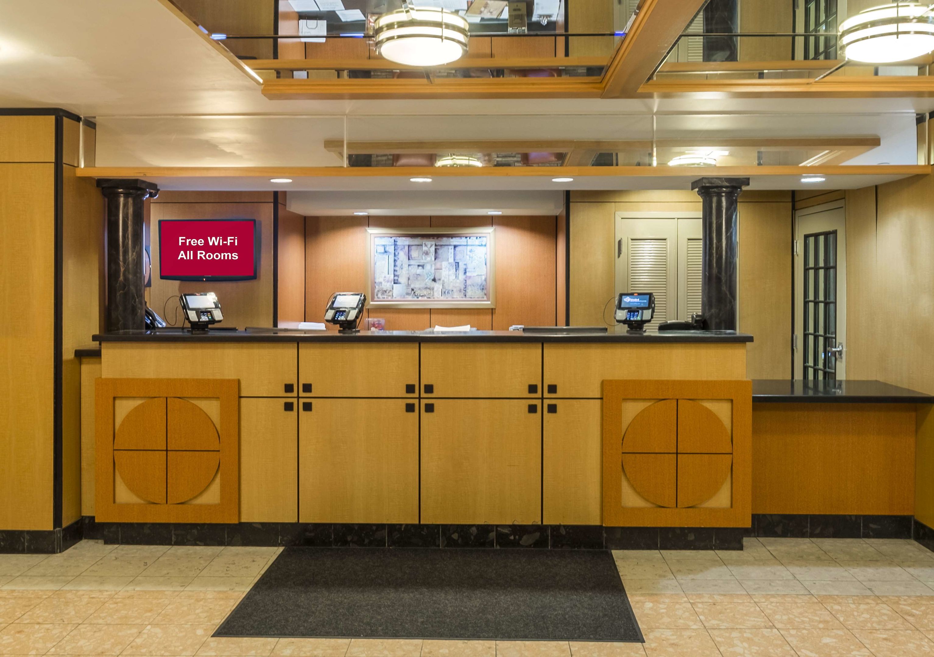 red roof inn plus columbus downtown convention center