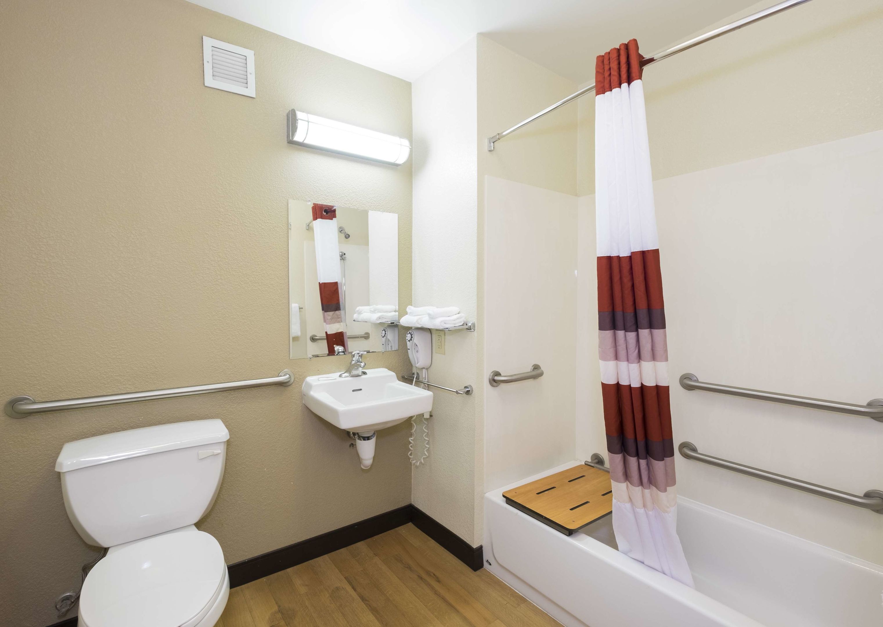 red roof inn plus columbus downtown convention center