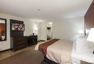 red roof inn plus columbus downtown convention center