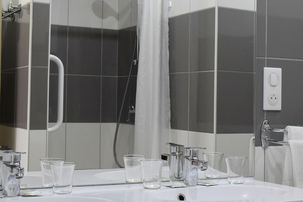 Hotel Des Lauriers Roses,Haute-Marne>>Bourbonne-Les-Bains,2 star