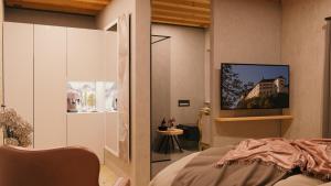 Boutique Hotel Im Auracher Lochl,Near Roemerhof Alley,4 star