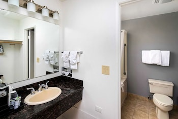 clarion inn surfrider resort