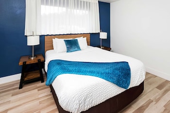 clarion inn surfrider resort