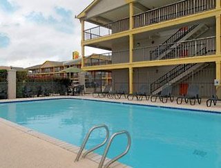 super 8 by wyndham metairie