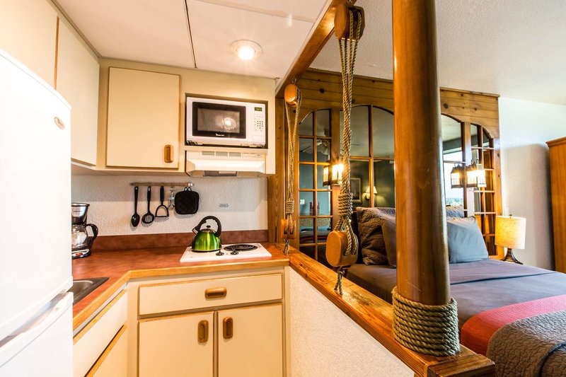 georgian inn beach club