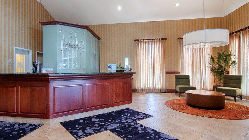 hilton garden inn milwaukee northwest conference center