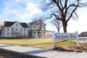 sacajawea hotel