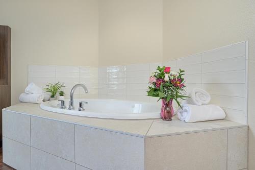 portlander inn and marketplace