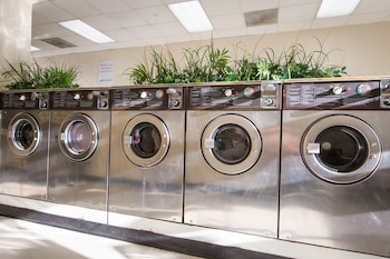 portlander inn and marketplace