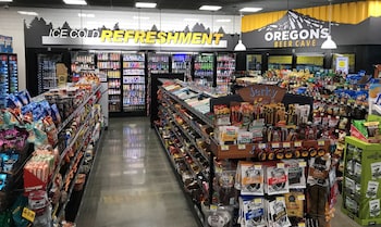 portlander inn and marketplace