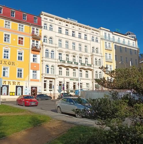 hotel maxim