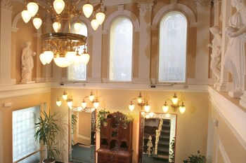hotel maxim