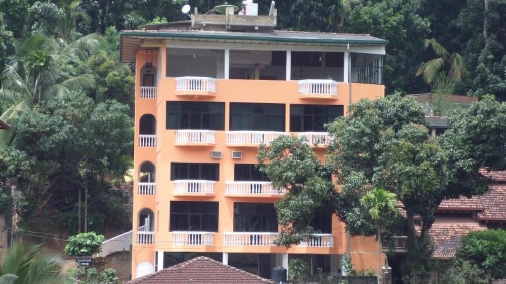 majestic tourist hotel