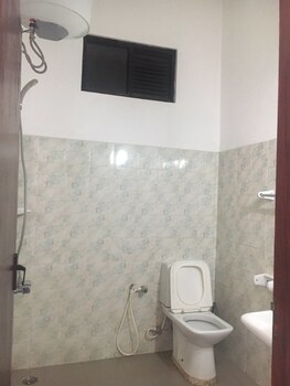 majestic tourist hotel