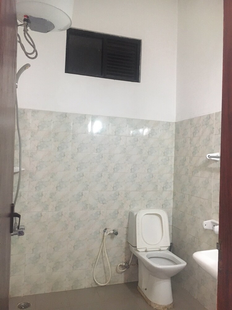 majestic tourist hotel