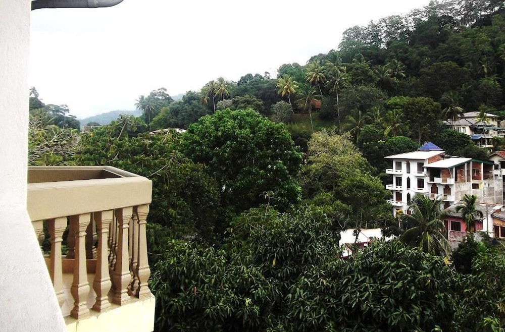 majestic tourist hotel