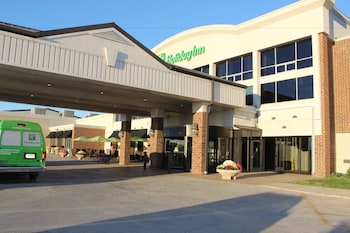 holiday inn des moines airport conf center by ihg