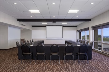 holiday inn des moines airport conf center by ihg