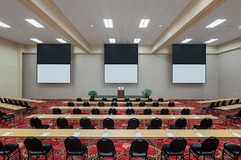 holiday inn des moines airport conf center by ihg