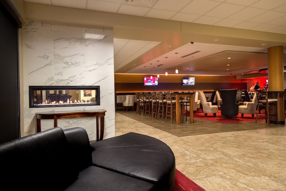 holiday inn des moines airport conf center by ihg