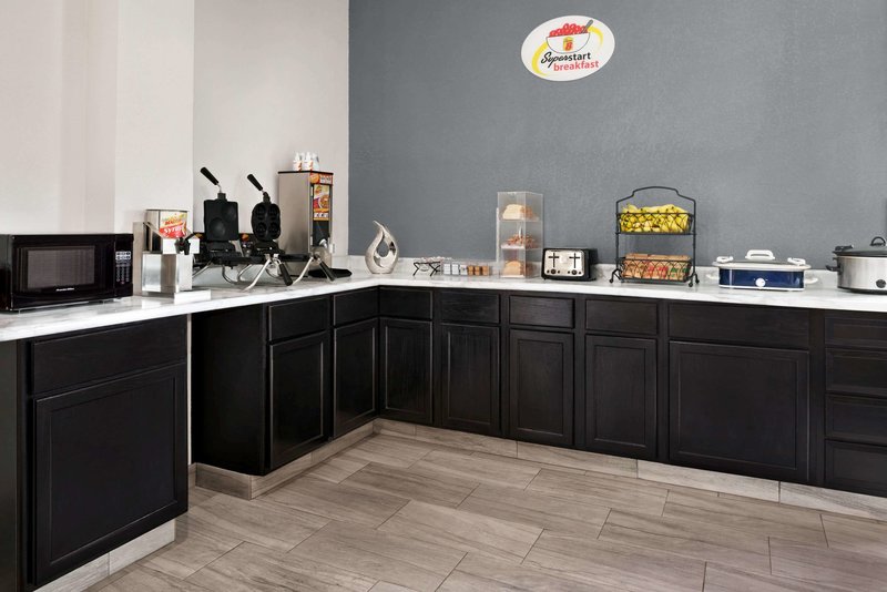 super 8 by wyndham des moines