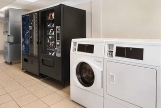 super 8 by wyndham des moines