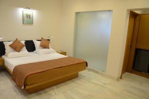 Hotel Yuvraj,Gujarat>>Vadodara,3 star