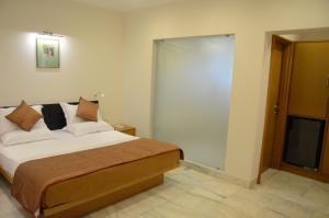 Hotel Yuvraj,Gujarat>>Vadodara,3 star