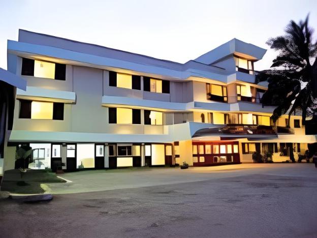 hotel highway garden