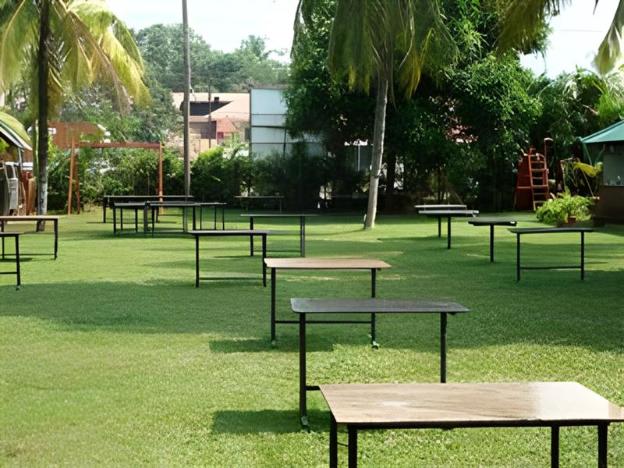 hotel highway garden