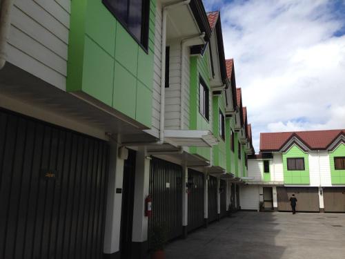 hollywood drive in hotel