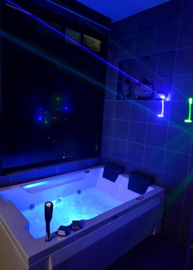 hollywood drive in hotel