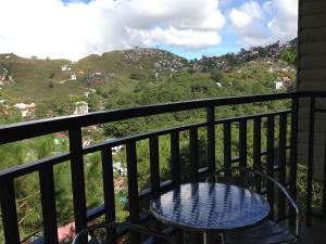 hollywood drive in hotel