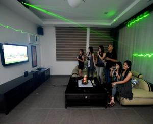 hollywood drive in hotel