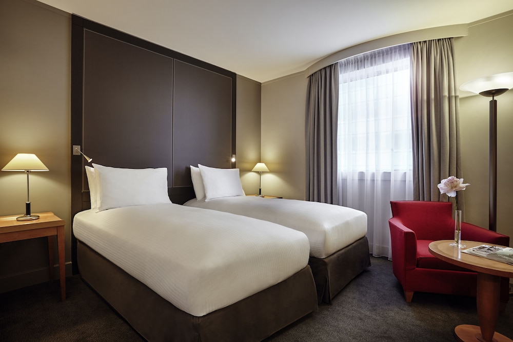 pullman paris la defense hotel
