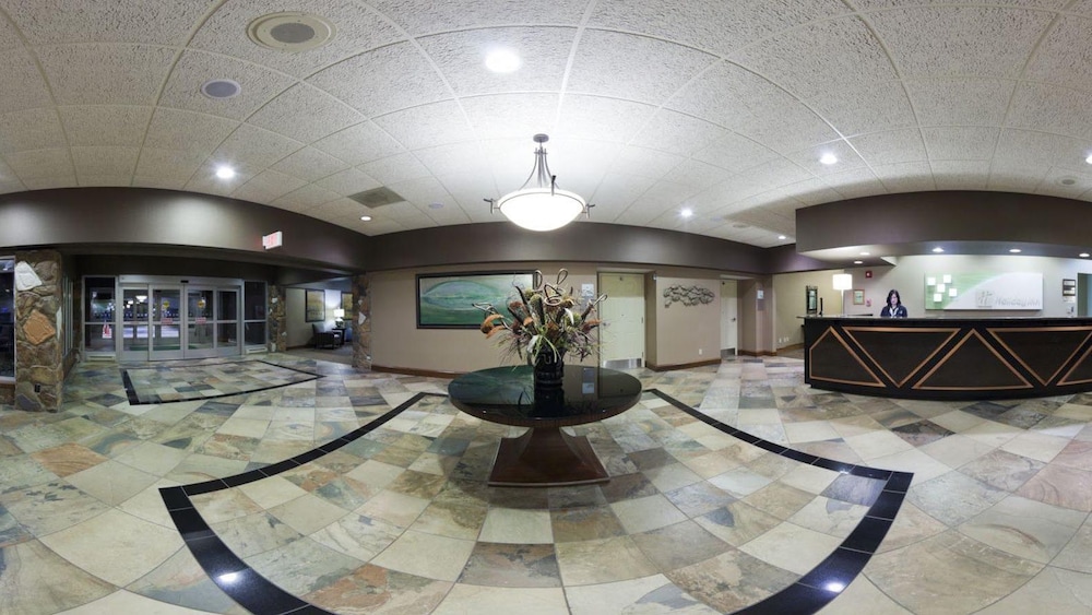 holiday inn detroit lakes by ihg