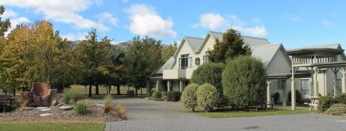 colonial manor motel