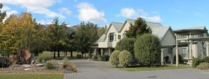 colonial manor motel