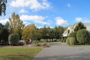 colonial manor motel