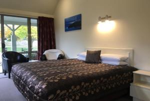 colonial manor motel