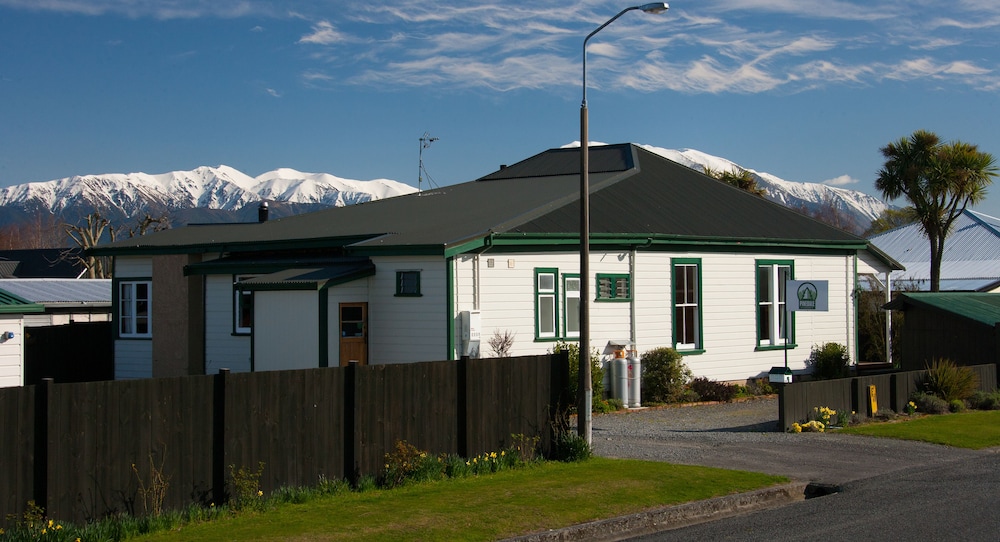 pinedale lodge and apartment