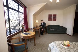 distinction coachman hotel palmerston north