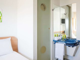 ibis budget orly chevilly tram 7