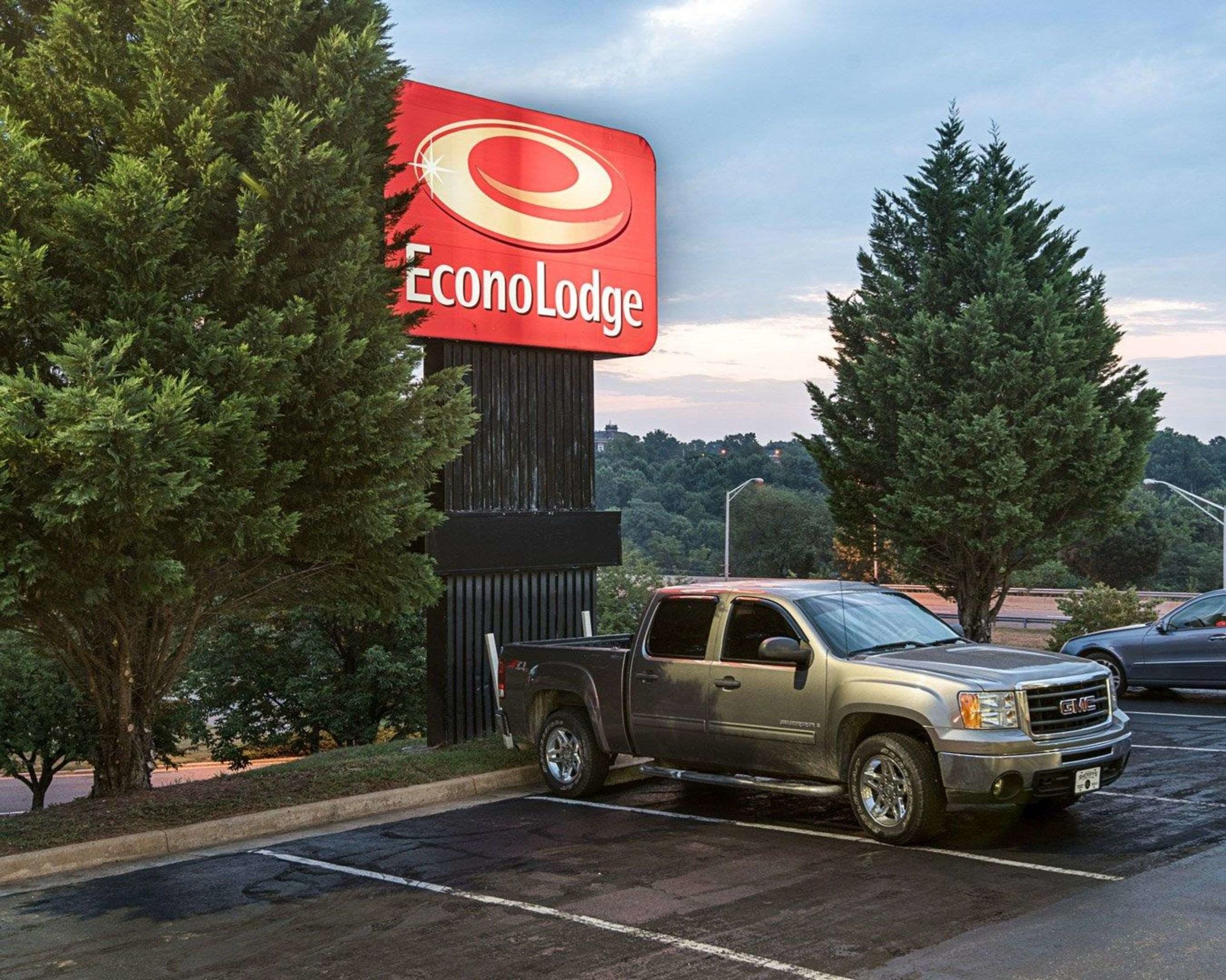 econo lodge lynchburg south