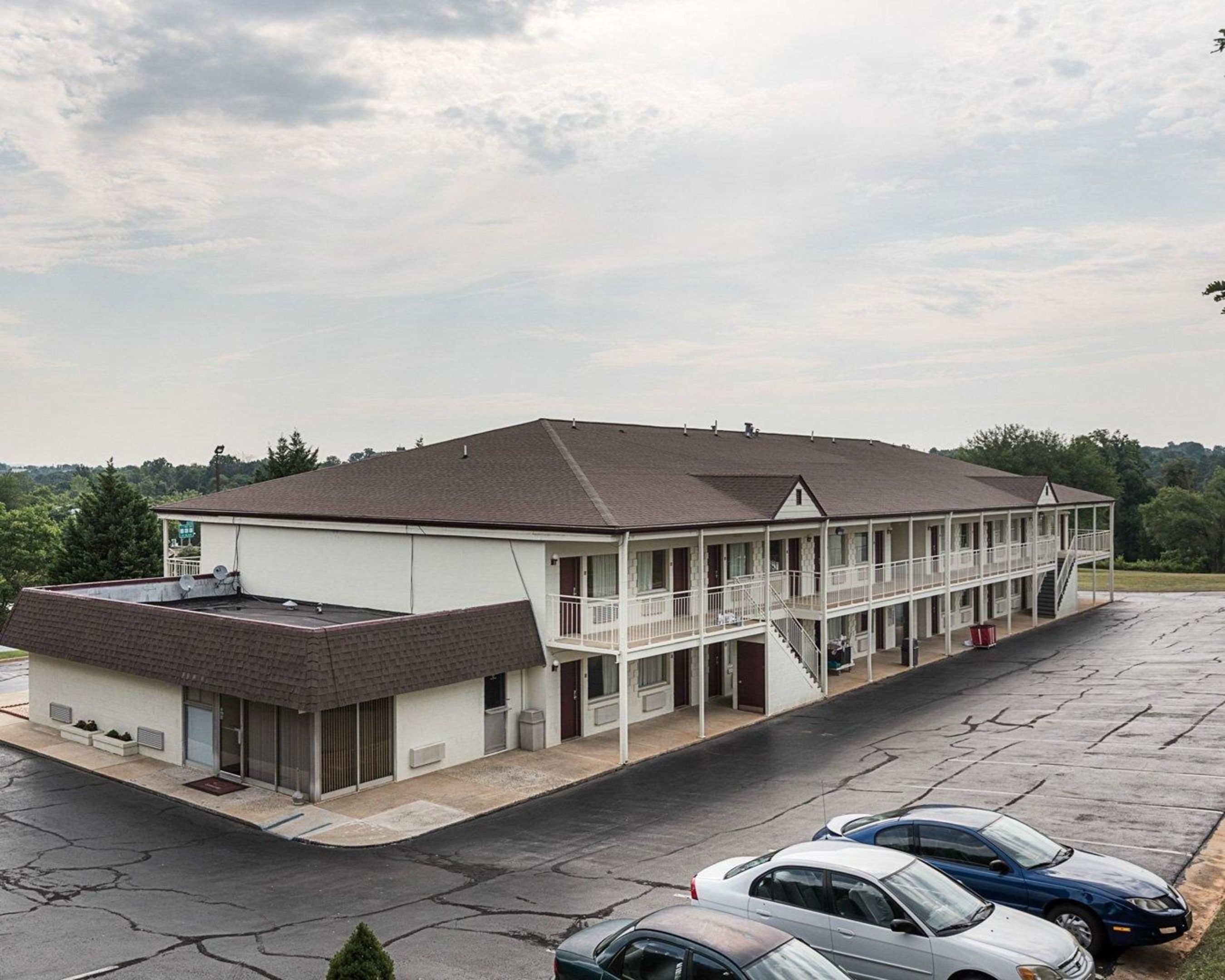 econo lodge lynchburg south