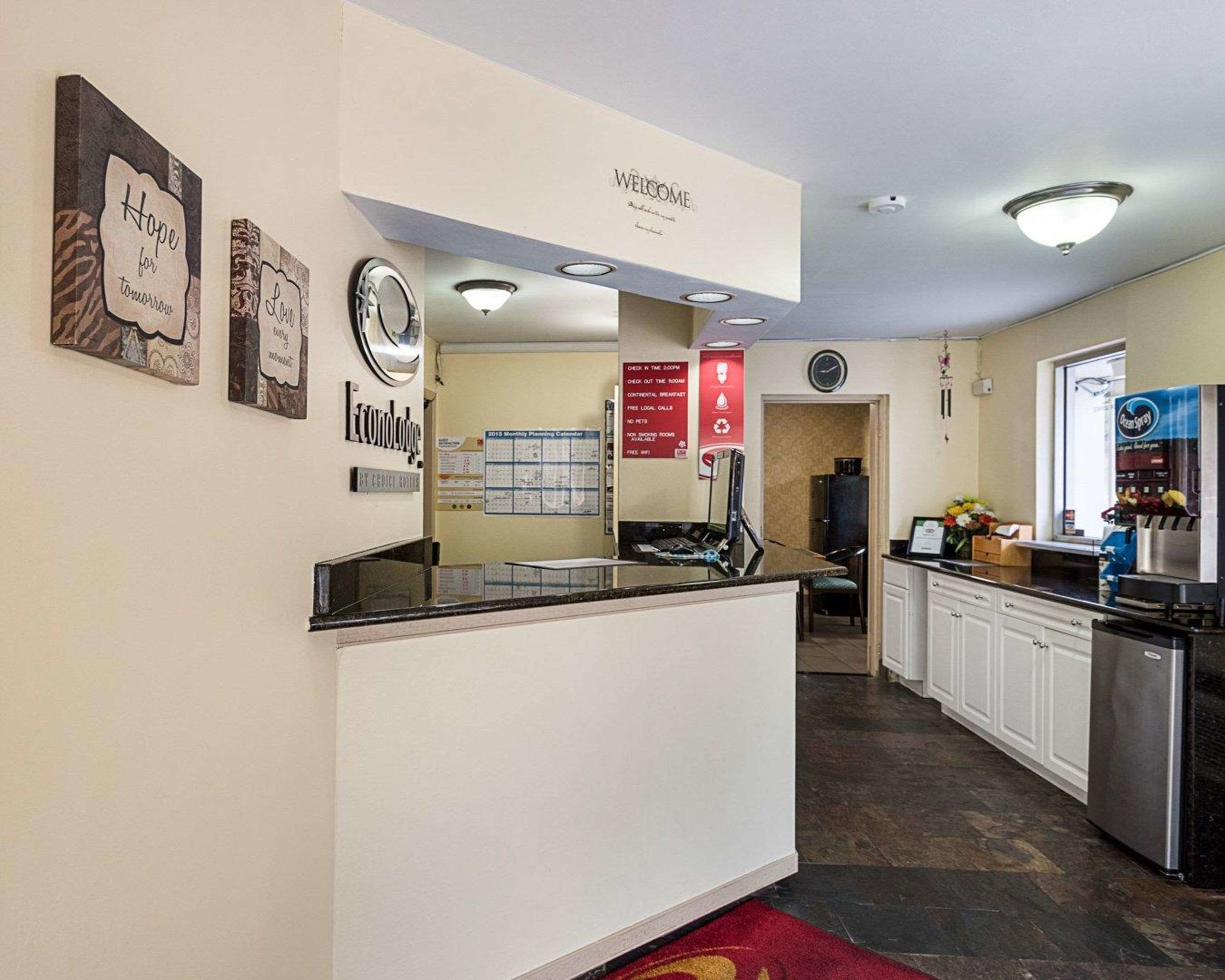 econo lodge lynchburg south