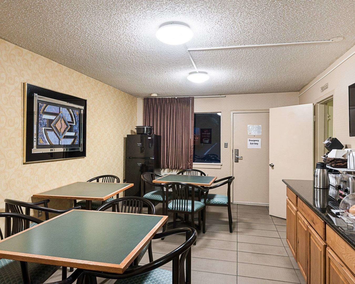 econo lodge lynchburg south