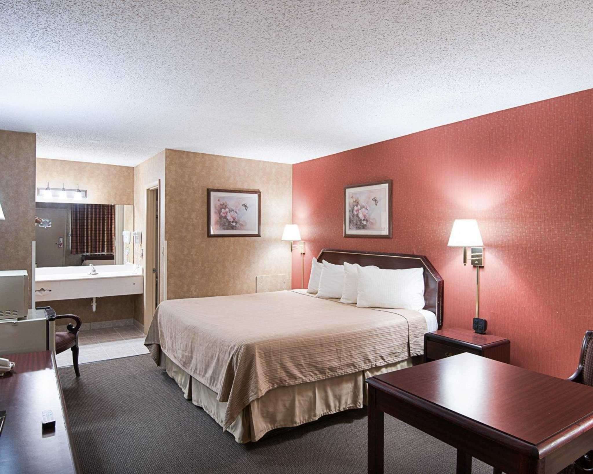 econo lodge lynchburg south